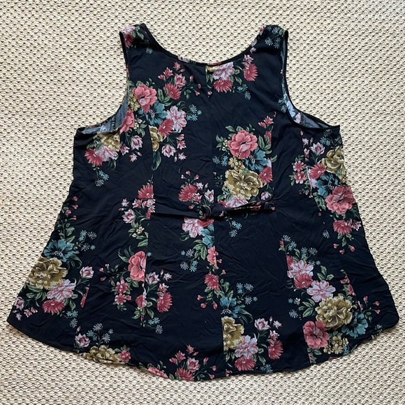 TORRID Black Floral Top 3X - Picture 3 of 9